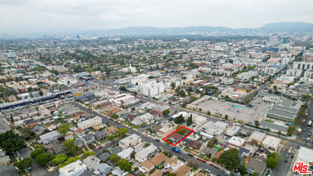 2905 W 14th Street, Los Angeles CA: https://media.crmls.org/mediaz/cdc049c2-7a63-4104-abed-c0669e53d9b8.jpg