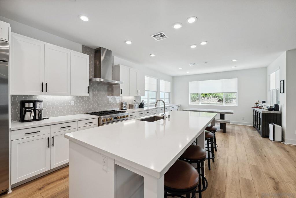 MLS #250035606SD img 10