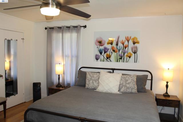 Image 11 of 20 For 536 Williams St