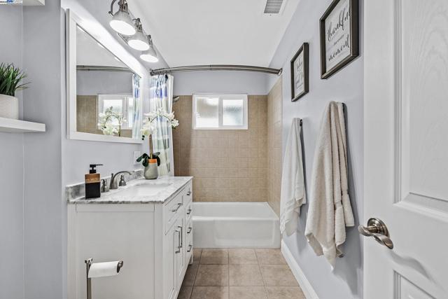 Image 31 of 38 For 36304 Magellan Dr