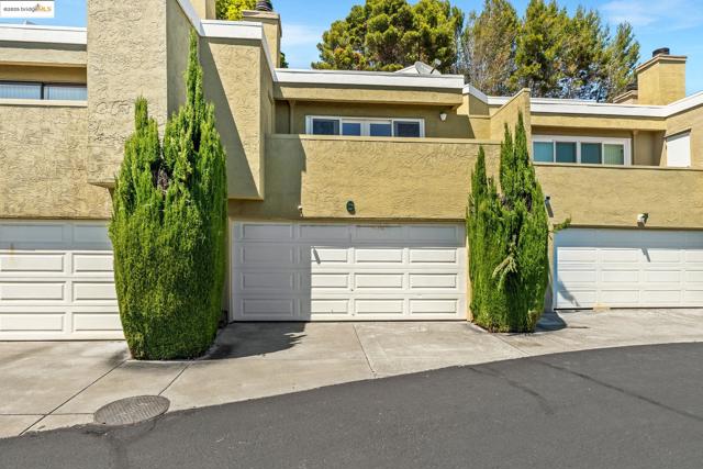 300 Locust Dr, Vallejo CA: https://media.crmls.org/mediaz/cdc0ac47-23c5-49ee-b487-3bc7461107bd.jpg
