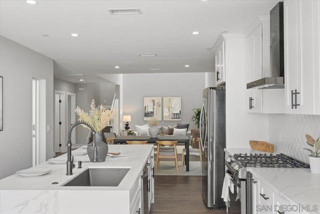 914 10th St, Imperial Beach CA: https://media.crmls.org/mediaz/cdc0c2cb-8347-401a-8909-d9d40f36015b.jpg