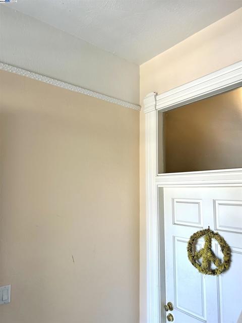 1822 San Antonio Ave, Alameda CA: https://media.crmls.org/mediaz/cdc1339b-3d6d-4faa-bd90-a2a4de759b24.jpg