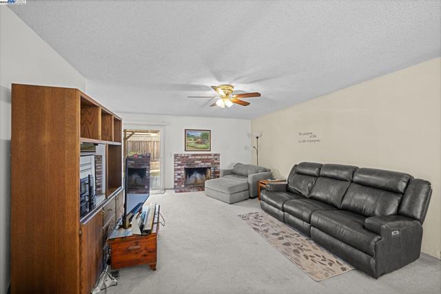 676 Colusa Way, Livermore CA: https://media.crmls.org/mediaz/cdc13c34-4f19-4890-99e9-118a71b4b5c6.jpg