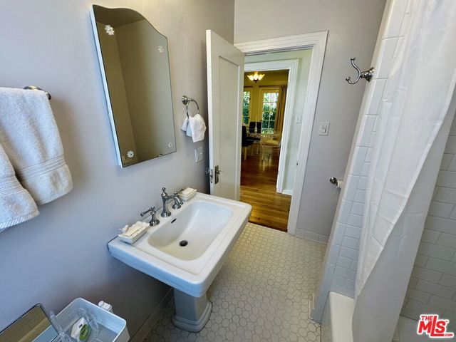 2128 Veteran Avenue, Los Angeles CA: https://media.crmls.org/mediaz/cdc1455c-6f94-43a7-a92f-5e8b42de5745.jpg
