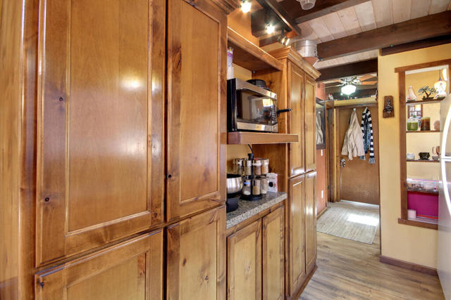 735 Santa Barbara Avenue, Sugarloaf CA: https://media.crmls.org/mediaz/cdc15846-7679-4973-9033-88c38306e48a.jpg