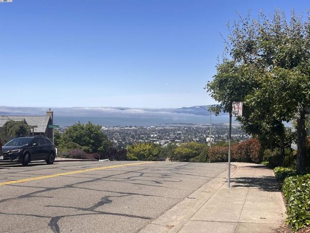 37 Binnacle Hl, Oakland CA: https://media.crmls.org/mediaz/cdc1995b-61f1-4524-bcfa-5212adc3b038.jpg