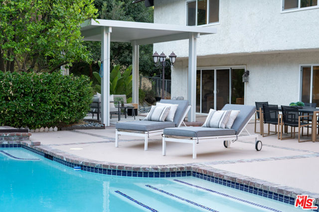 3831 Saint Johnswood Drive, Woodland Hills CA: https://media.crmls.org/mediaz/cdc1f2d3-020c-46c4-ac53-d50ec0ad8f4b.jpg