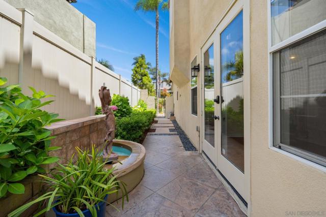 616 Marlin Ln, Carlsbad CA: https://media.crmls.org/mediaz/cdc23739-4799-46eb-82a9-cd2d829d720b.jpg