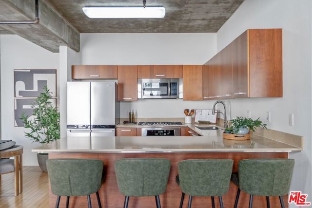 645 W 9th Street, Los Angeles CA: https://media.crmls.org/mediaz/cdc2d9c1-8873-45a1-b30f-363e217538f0.jpg
