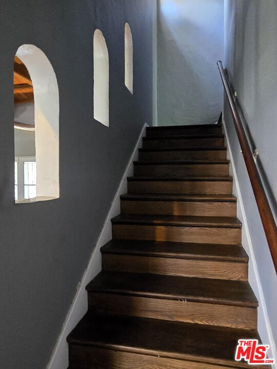 143 S Highland Avenue, Los Angeles CA: https://media.crmls.org/mediaz/cdc32728-cd75-49a4-8e0a-2ac2787ab1eb.jpg