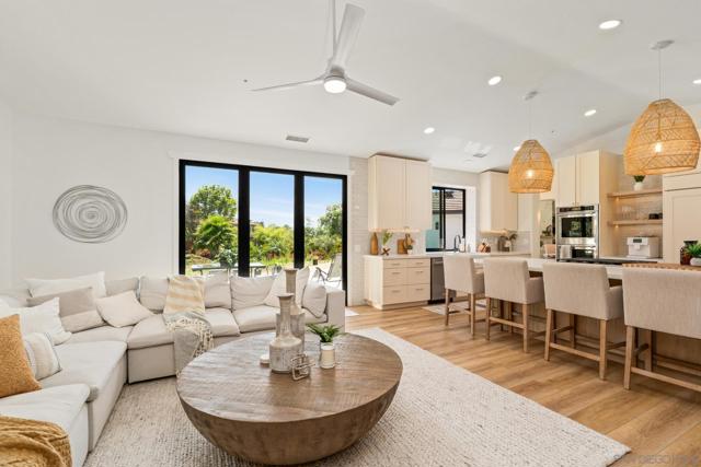 2511 San Clemente Ave, Vista CA: https://media.crmls.org/mediaz/cdc3d1dd-b2b5-482e-9e30-3ac9482e6ee9.jpg
