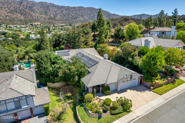 4953 Kilburn Court, Oak Park CA: https://media.crmls.org/mediaz/cdc49923-abea-48b7-9def-2932b24737f8.jpg