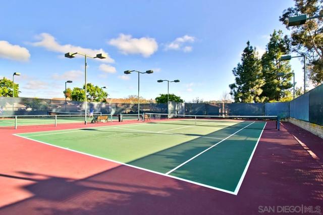 3949 Caminito Del Mar Surf, San Diego CA: https://media.crmls.org/mediaz/cdc50cd3-79b0-41a8-a58d-13aa5c4dc19d.jpg