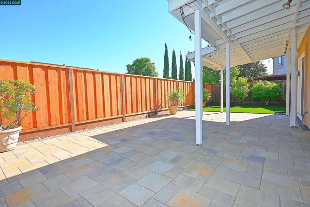 663 Greylyn Dr, San Ramon CA: https://media.crmls.org/mediaz/cdc5eb1c-dcb2-4be1-9ff2-7b14261746b5.jpg