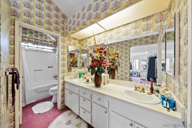2100 Northshore Drive, Chula Vista CA: https://media.crmls.org/mediaz/cdc6c9af-7640-4e27-86cc-0011d36cd3b9.jpg