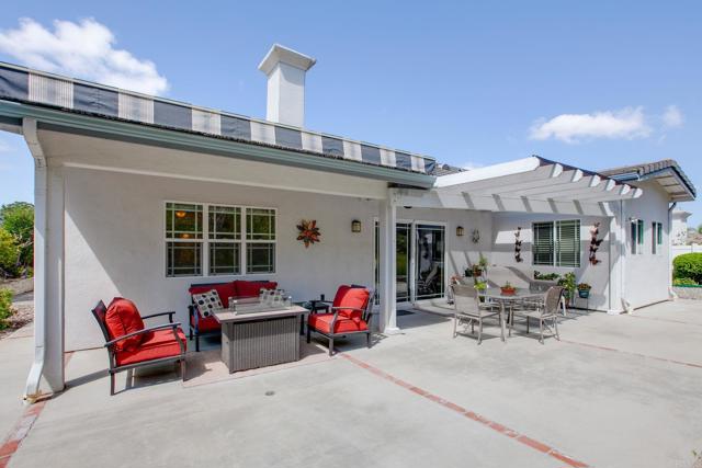 1911 La Subida Way, San Marcos CA: https://media.crmls.org/mediaz/cdc73091-b608-4235-9067-68000eed4dfe.jpg