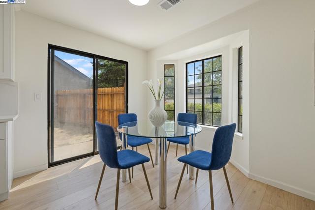 1023 Snowgoose Ln, Manteca CA: https://media.crmls.org/mediaz/cdc7b5b3-d905-4995-bb19-5b372316c686.jpg