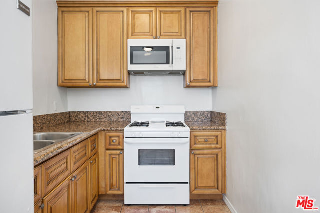 1044 N BONNIE BRAE Street, Los Angeles CA: https://media.crmls.org/mediaz/cdc7e91b-1c15-4e80-be7b-22d24c5234d9.jpg