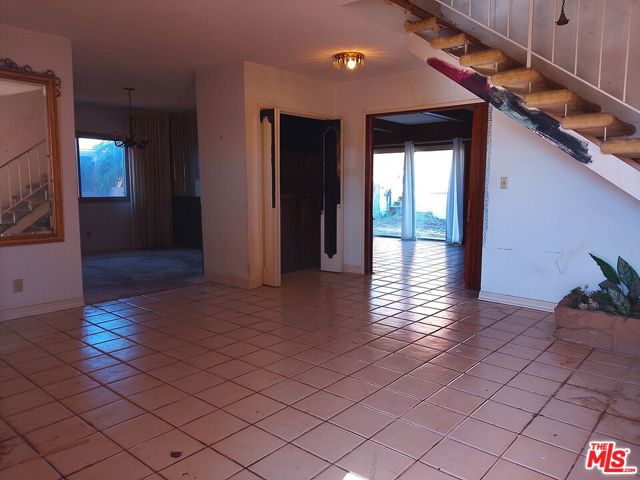 8352 Zitola Terrace, Playa del Rey CA: https://media.crmls.org/mediaz/cdc86229-af25-4ef9-a59e-8d295183a64b.jpg