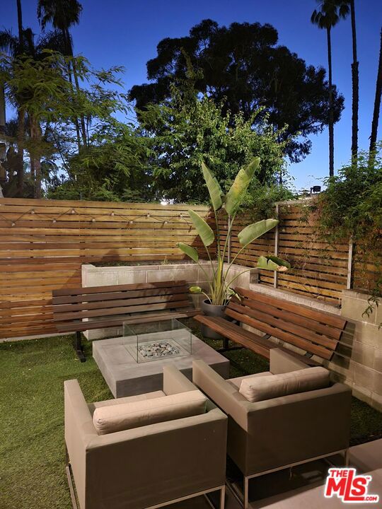5806 Waring Avenue, Los Angeles CA: https://media.crmls.org/mediaz/cdc8887d-f023-4ea6-ab90-faaac37a7c1e.jpg