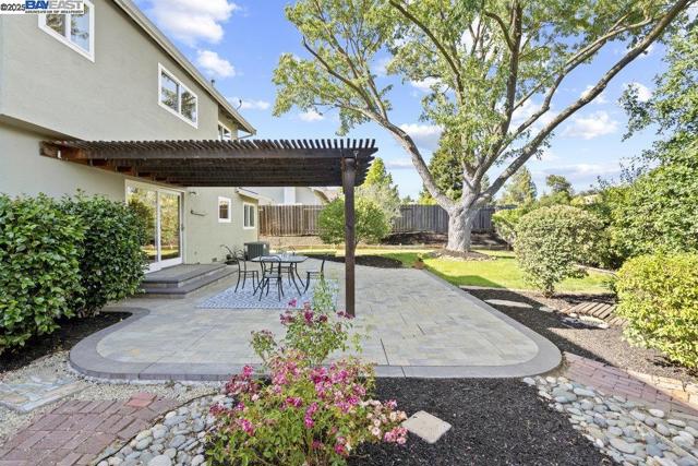 6649 Waverly Rd, Martinez CA: https://media.crmls.org/mediaz/cdc89d1a-a43f-47f6-bfc8-23116e665522.jpg