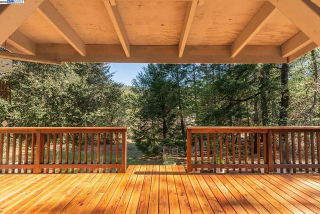 430 Bridge Rd, Douglas City CA: https://media.crmls.org/mediaz/cdc8c1db-c4e6-4f5a-9223-8ad654e50819.jpg