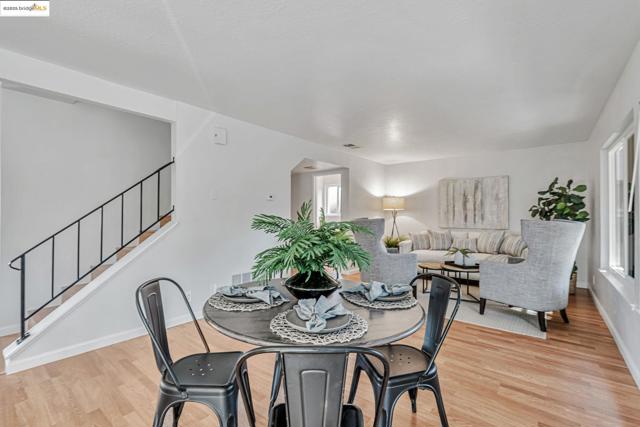 4414 Willow Glen Ct, Concord CA: https://media.crmls.org/mediaz/cdc8f364-d49a-4e2a-b252-34c0d405989c.jpg