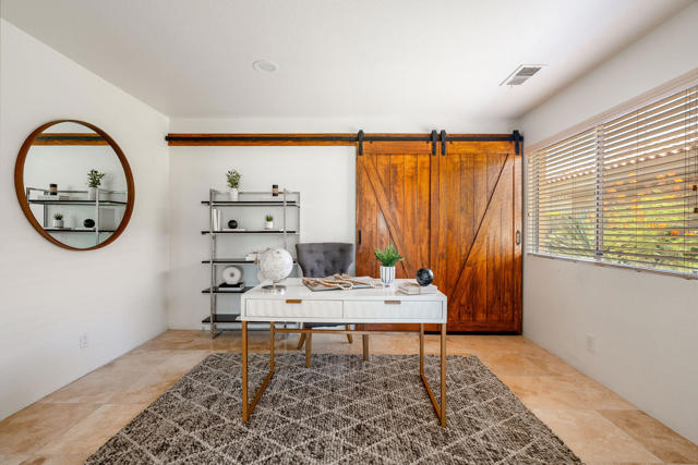 28 La Costa Drive, Rancho Mirage CA: https://media.crmls.org/mediaz/cdc98edb-609b-40dc-b9d1-bd9cf71d319b.jpg