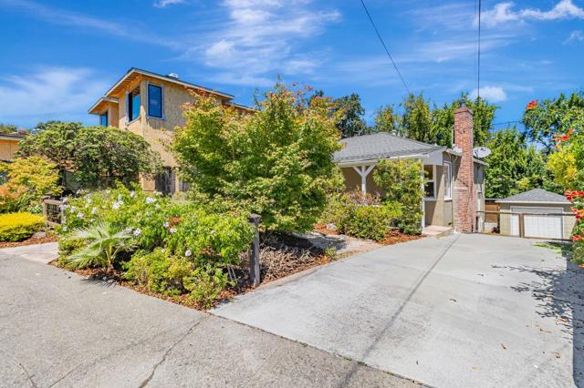 2534 Howard Avenue, San Carlos CA: https://media.crmls.org/mediaz/cdcaae62-04eb-49ef-b1e1-1896d9210f55.jpg