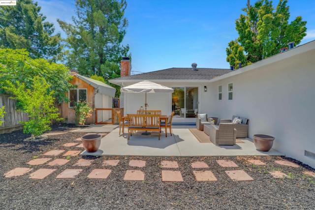 946 Notre Dame Ave, Concord CA: https://media.crmls.org/mediaz/cdcab487-54b7-406e-9468-3d053c707bf5.jpg