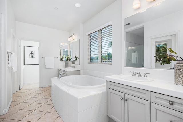 15363 Falcon Crest Ct, San Diego CA: https://media.crmls.org/mediaz/cdcb0f91-fa61-4332-b447-c0d134ccd598.jpg