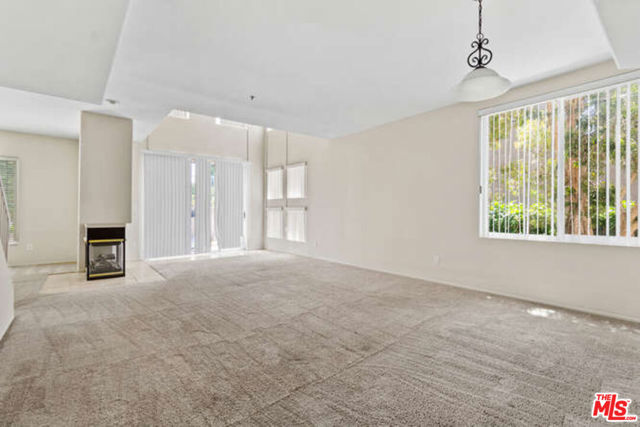 10790 Rose Avenue, Los Angeles CA: https://media.crmls.org/mediaz/cdcb6744-c7d9-4a44-b51d-6b09b5d9e4dd.jpg