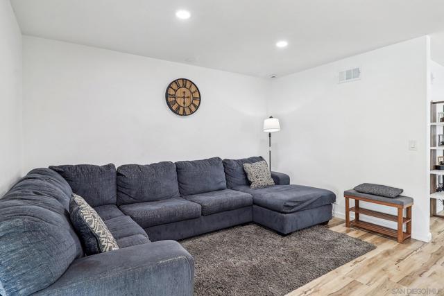 2044 Siegle Dr, Lemon Grove CA: https://media.crmls.org/mediaz/cdcb6b53-6d76-4359-9951-a1bf723407df.jpg
