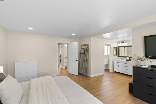 721 Woodmeadow Pl, Oakley CA: https://media.crmls.org/mediaz/cdccc57e-1207-473c-8613-1327344acd12.jpg
