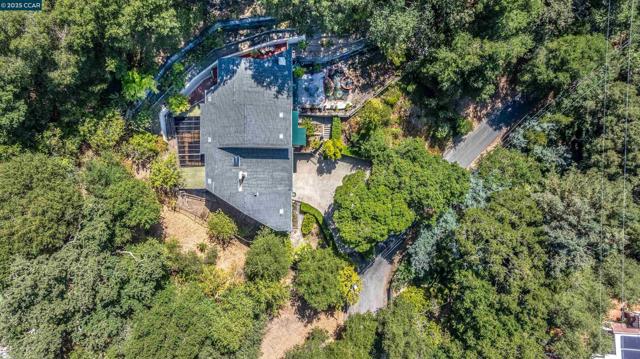 39 Mira Loma Rd, Orinda CA: https://media.crmls.org/mediaz/cdcce3da-dcd9-492b-b875-c9b567f47d15.jpg