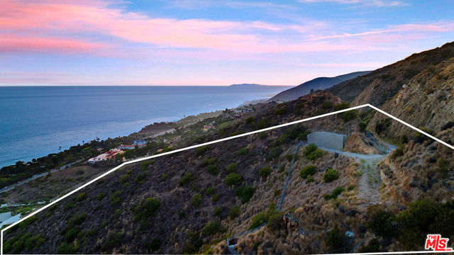 4140 Encinal Canyon Road, Malibu CA: https://media.crmls.org/mediaz/cdcd1a20-2c1b-456b-8b4f-73ab7db646b6.jpg