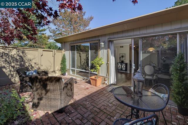 2424 Tice Creek Dr., Walnut Creek CA: https://media.crmls.org/mediaz/cdcd1a5d-582c-4097-afd2-85d647116ac1.jpg