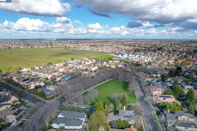 2744 Redbridge Rd, Tracy CA: https://media.crmls.org/mediaz/cdce3b24-2aa2-42cb-ae0c-9c9f49ff7d25.jpg