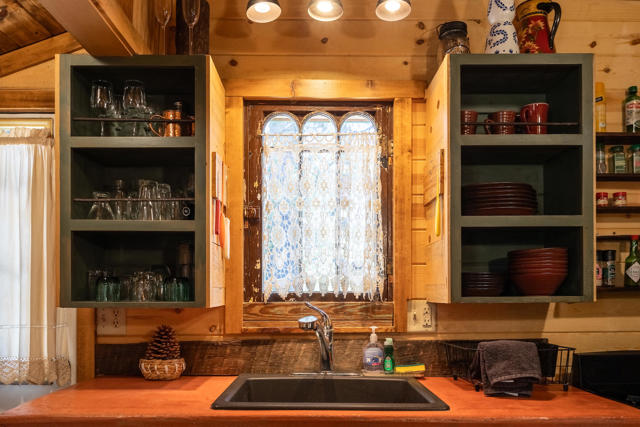 40114 Esterly Lane, Big Bear CA: https://media.crmls.org/mediaz/cdce4ed4-0549-4ed8-96c1-04471fc9d60c.jpg