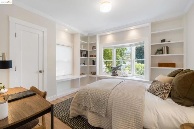 6314 Broadway Ter, Oakland CA: https://media.crmls.org/mediaz/cdce7ade-a584-4532-9350-e62f21e71397.jpg