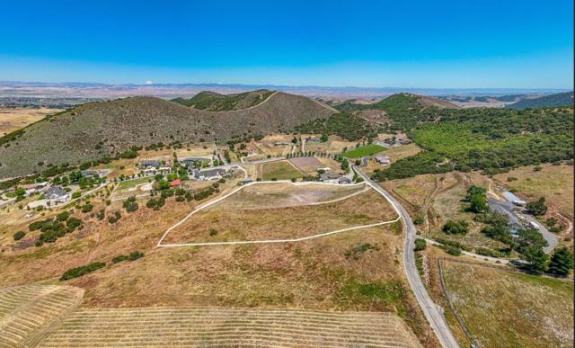 44746 Sun Valley Drive, King City CA: https://media.crmls.org/mediaz/cdceae6a-5438-445c-b79d-f5fd3256df69.jpg