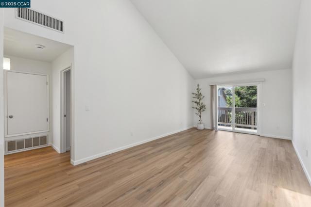 3847 Vineyard Ave, Pleasanton CA: https://media.crmls.org/mediaz/cdcf668f-18b5-4a2a-9932-681b247f9499.jpg