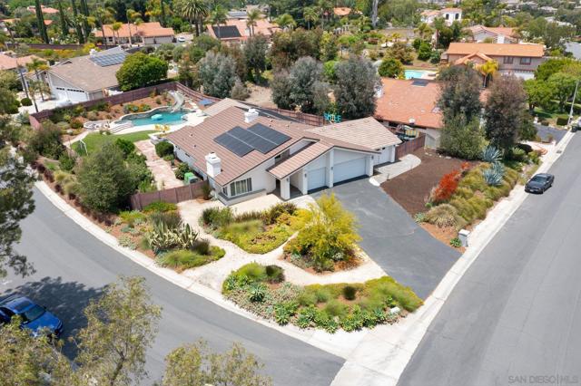 3213 Avenida Hacienda, Escondido CA: https://media.crmls.org/mediaz/cdcff53e-7399-4c87-9ed3-26c3ca7951ce.jpg