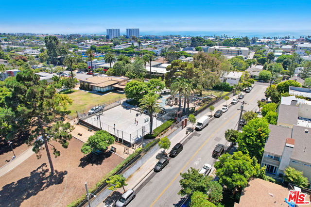 631 Strand Street, Santa Monica CA: https://media.crmls.org/mediaz/cdd02997-2f49-42ba-a5d0-4ff290295a63.jpg