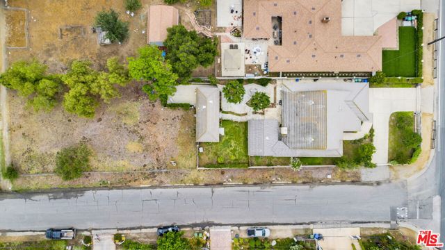 28461 Driver Avenue, Agoura Hills CA: https://media.crmls.org/mediaz/cdd04e23-312d-462c-862d-89c379f20428.jpg