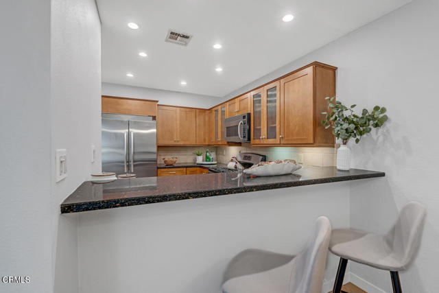 Detail Gallery Image 10 of 29 For 601 E California Bld #302,  Pasadena,  CA 91106 - 2 Beds | 2 Baths