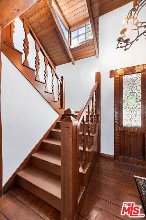 2562 Mandeville Canyon Road, Los Angeles CA: https://media.crmls.org/mediaz/cdd0c0bc-65b7-42b3-b480-6304be1ed6cb.jpg