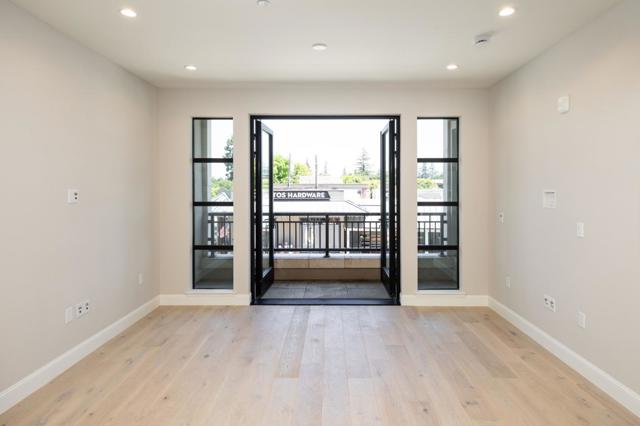 450 First Street, Los Altos CA: https://media.crmls.org/mediaz/cdd117b9-793f-4450-b94a-4c357d4d615e.jpg