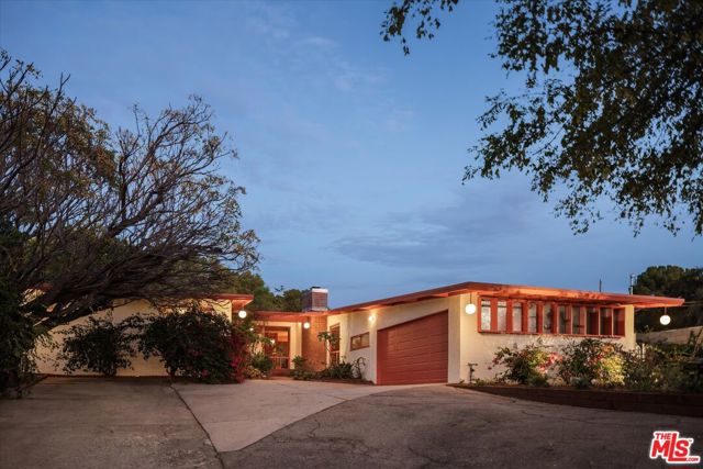 10848 Plainview Avenue photo 2